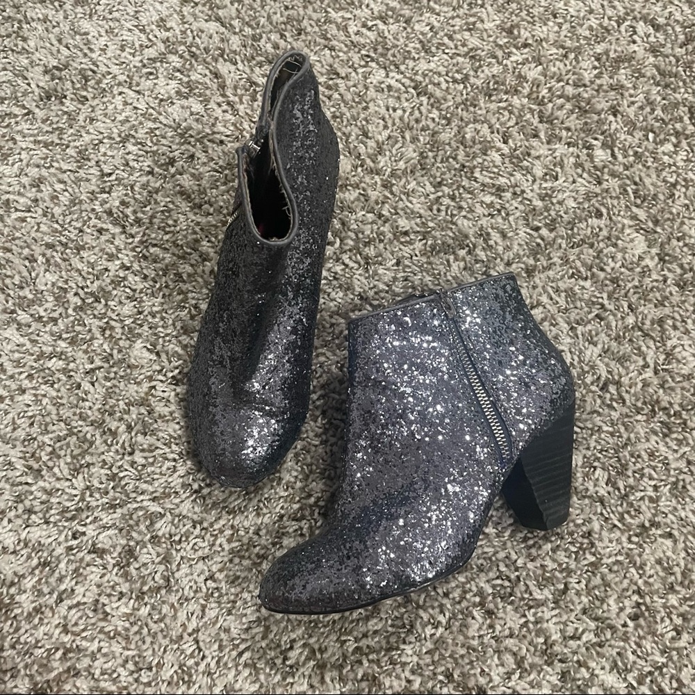 Betsey Johnson gunmetal glitter booties 5.5